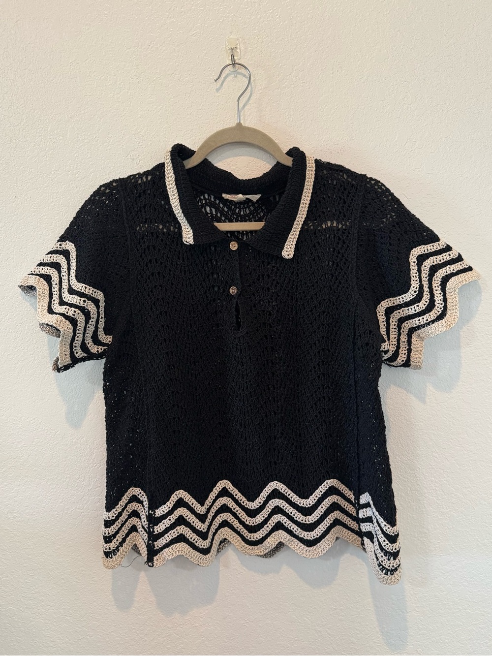 Solitaire Black & White Short Sleeve Knit Top